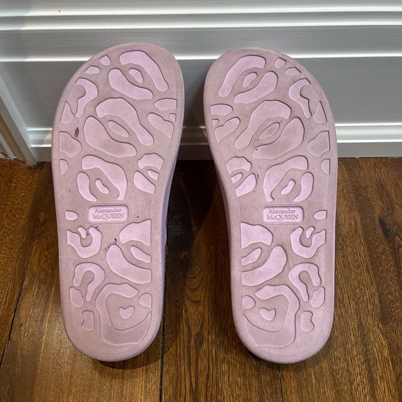 Alexander McQueen lavender rubber sandals - Picture 3 of 4